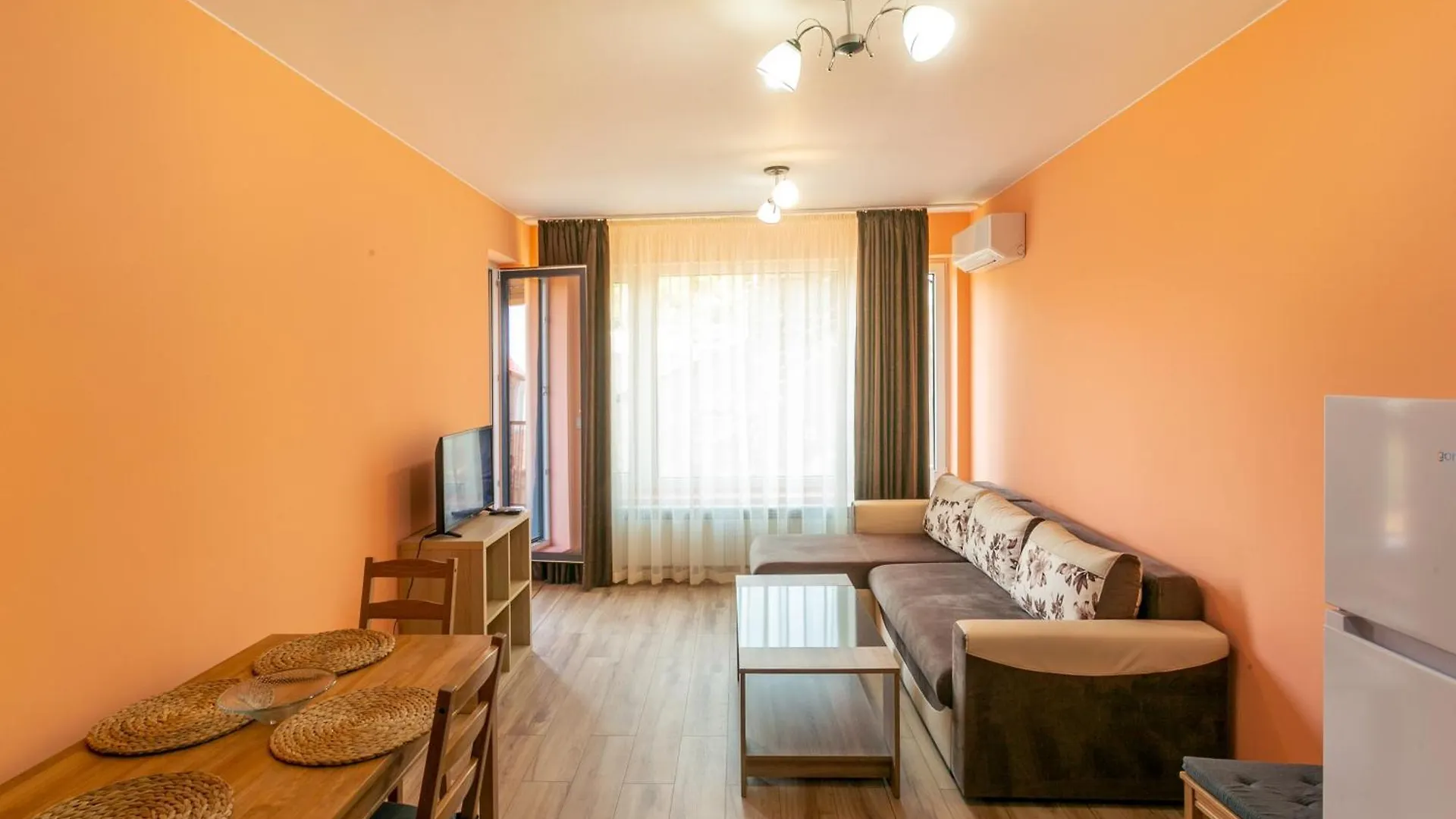 הקונטקטים של Relax Apartment